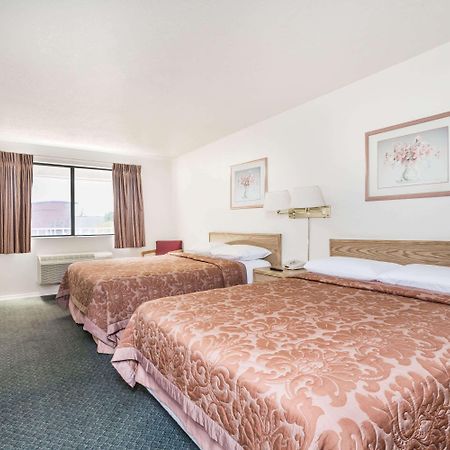 ซูเปอร์ 8 บาย วินด์แฮม ฟินิกซ์ เมโทร นอร์ท Hotel ฟีนิกซ์ ภายนอก รูปภาพ