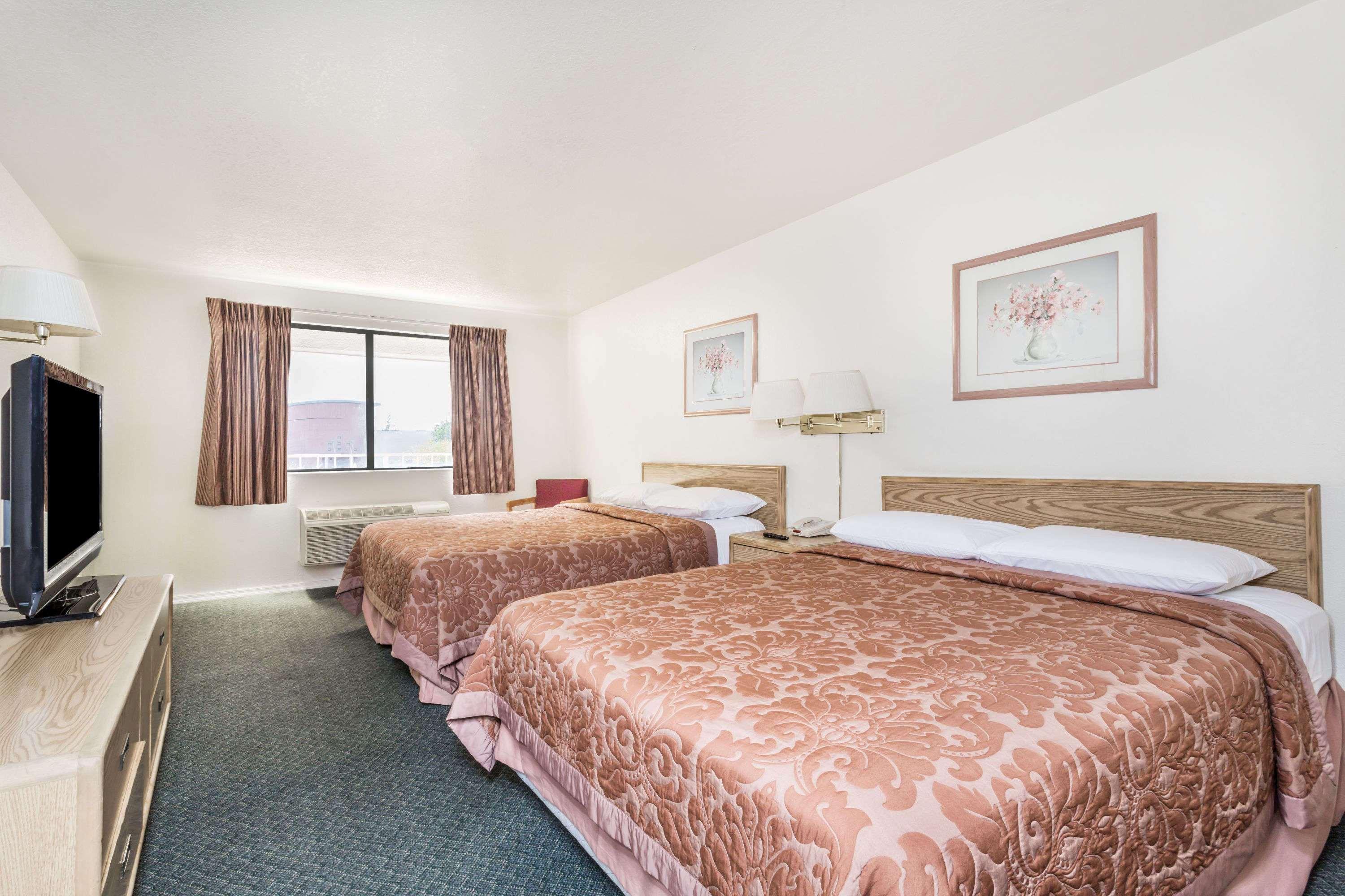 ซูเปอร์ 8 บาย วินด์แฮม ฟินิกซ์ เมโทร นอร์ท Hotel ฟีนิกซ์ ภายนอก รูปภาพ