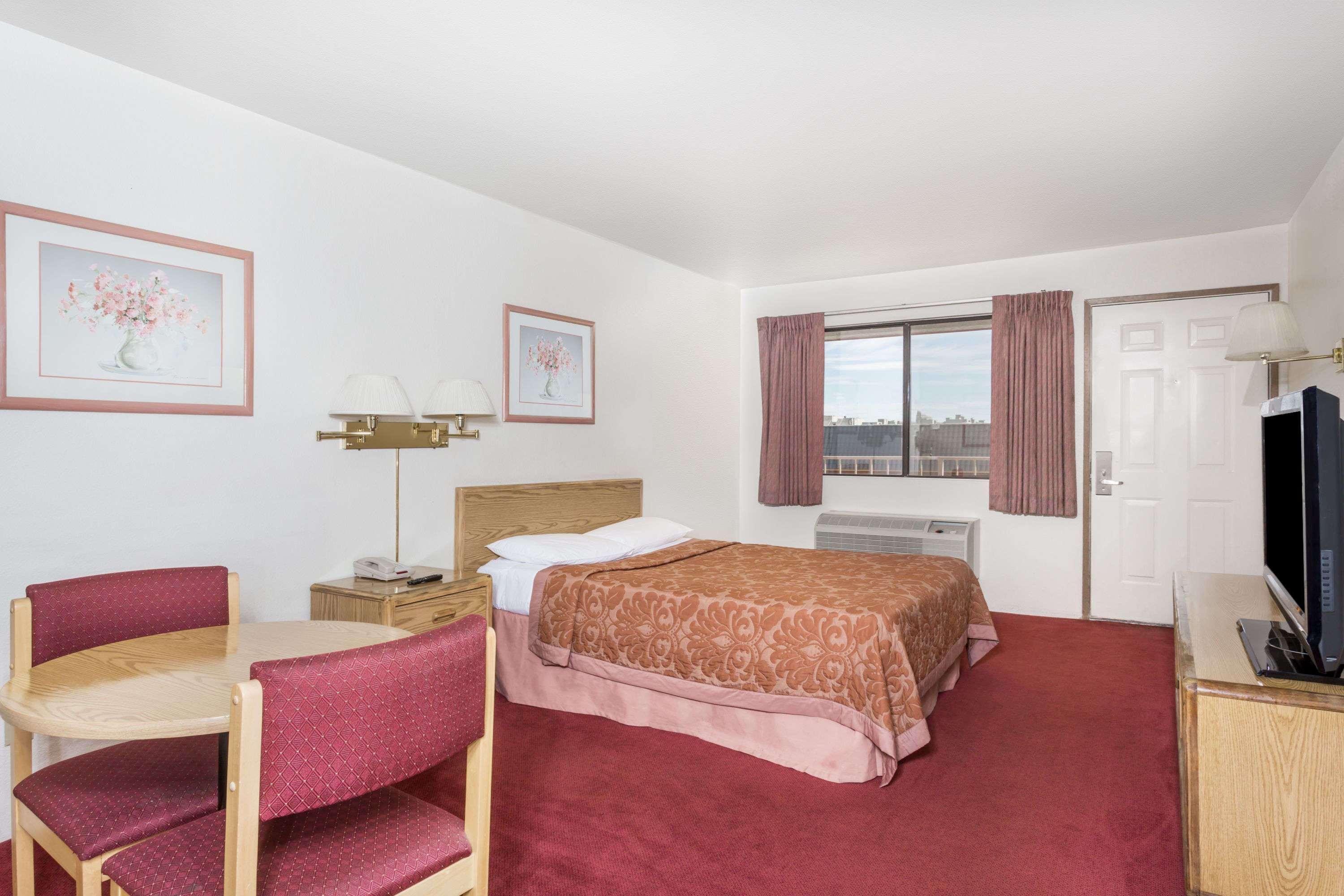 ซูเปอร์ 8 บาย วินด์แฮม ฟินิกซ์ เมโทร นอร์ท Hotel ฟีนิกซ์ ภายนอก รูปภาพ