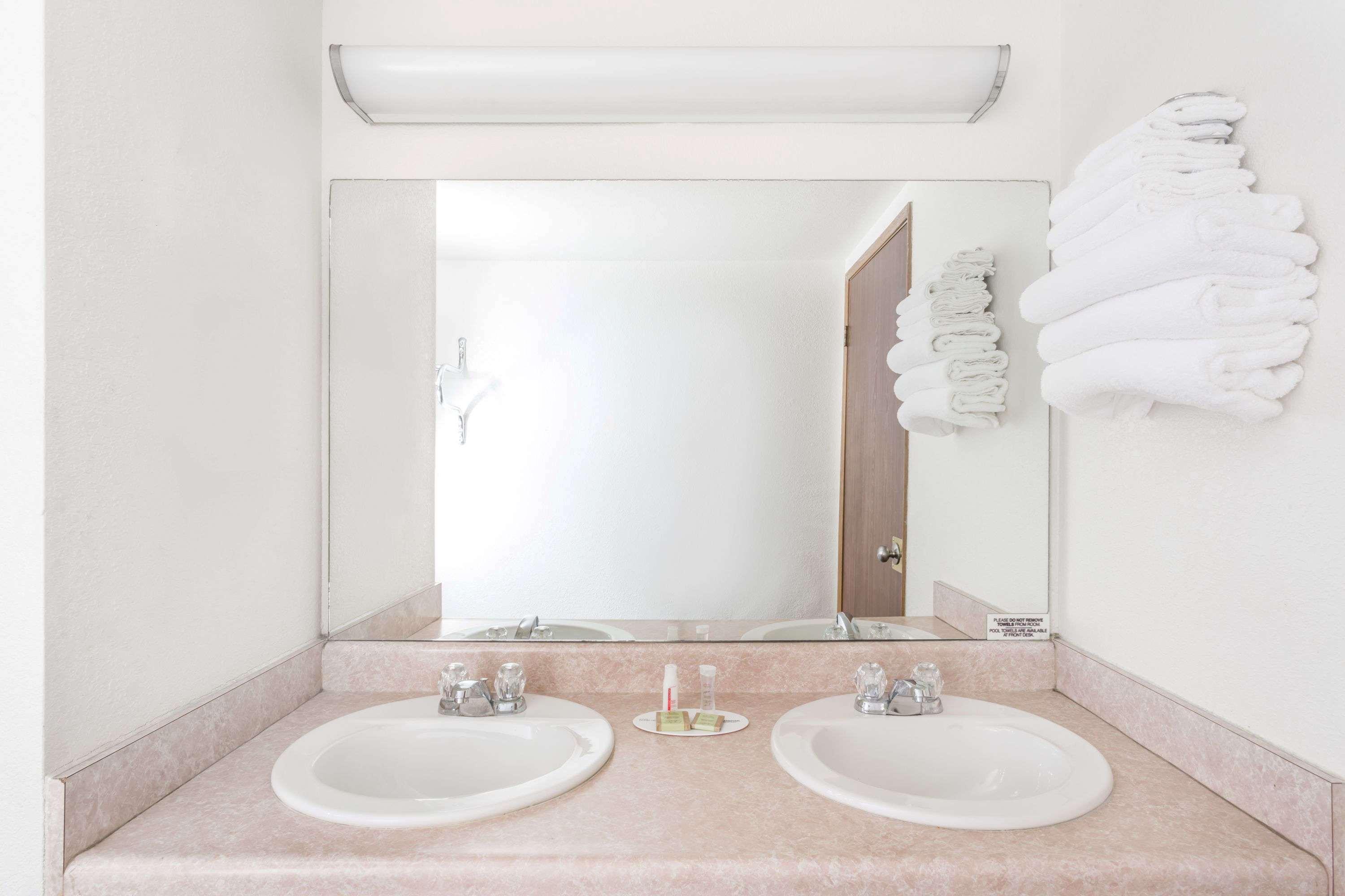 ซูเปอร์ 8 บาย วินด์แฮม ฟินิกซ์ เมโทร นอร์ท Hotel ฟีนิกซ์ ภายนอก รูปภาพ