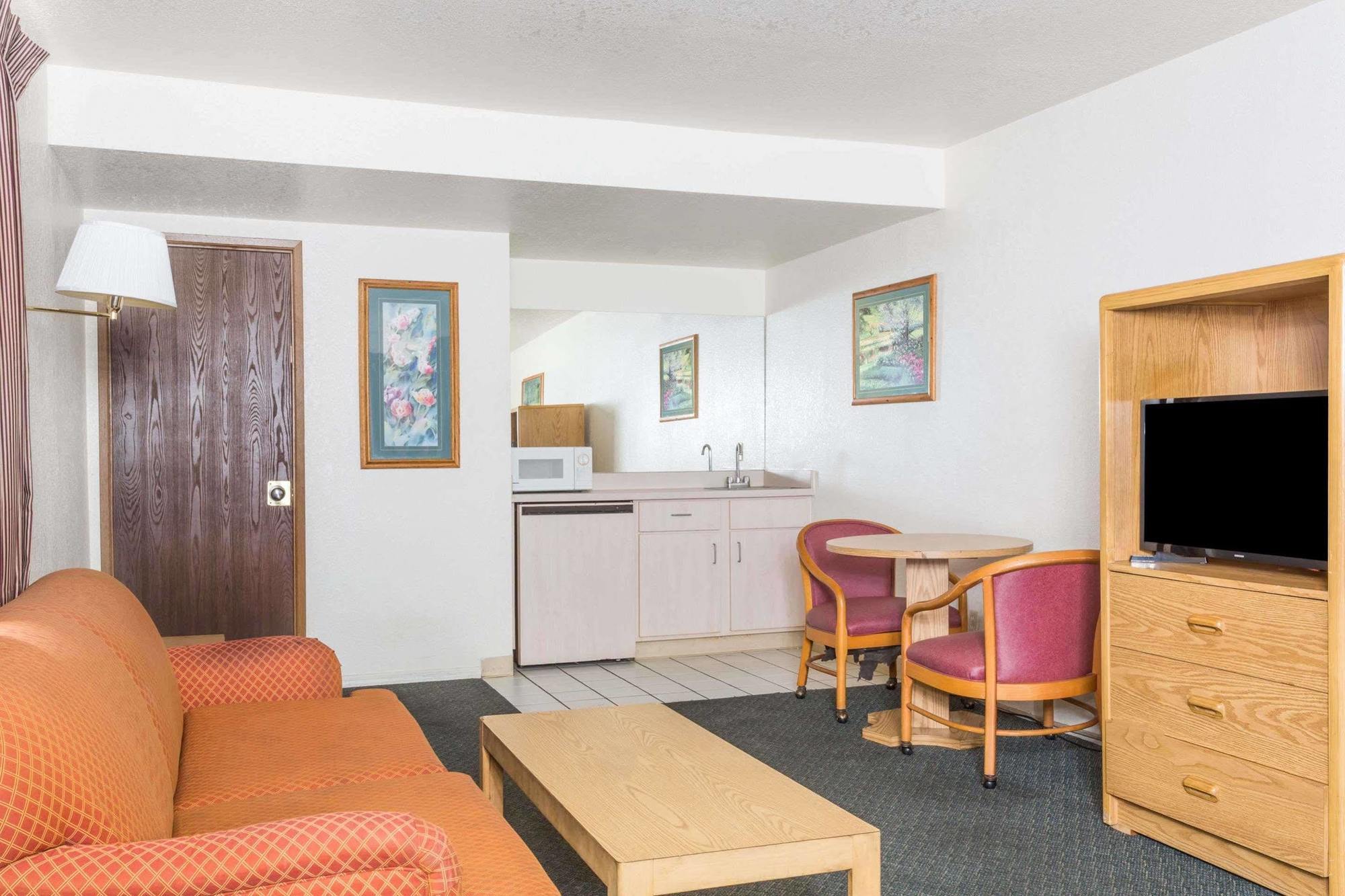 ซูเปอร์ 8 บาย วินด์แฮม ฟินิกซ์ เมโทร นอร์ท Hotel ฟีนิกซ์ ภายนอก รูปภาพ